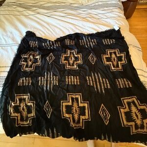 Pendleton scarf, NWT, wool black and tan pattern, fringe edge, lightweight